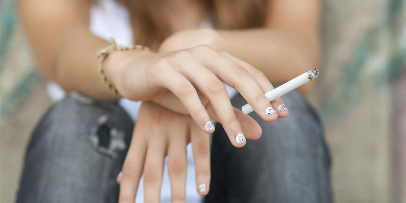 Illustration for article titled Common Reasons Why People Start Smoking
